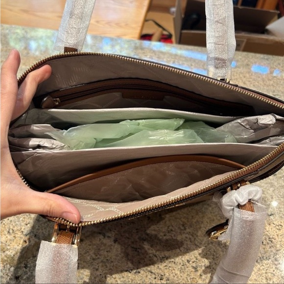 MICHAEL KORS Jet Set Leather Tote - Picture 3 of 10